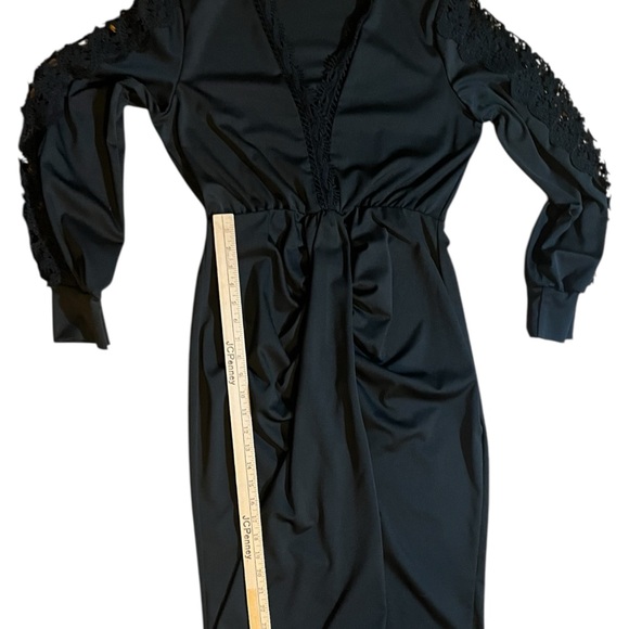 Elegant Black Lace Sleeve Dress - Picture 11 of 11